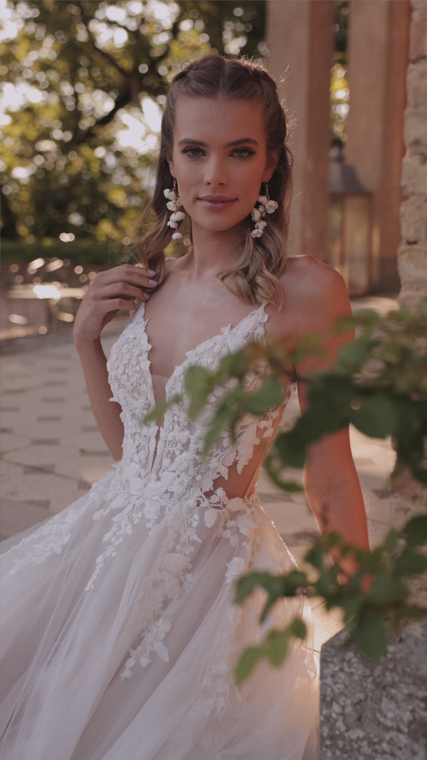 Princess wedding dress with lace Claire from DAMA Couture (campaign video)