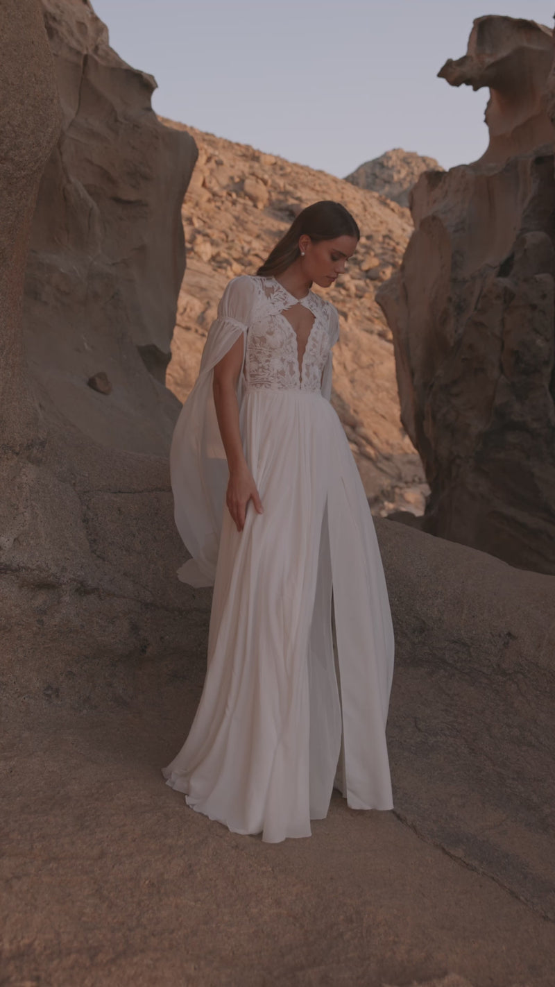 Video of the Etra wedding dress by DAMA Couture.