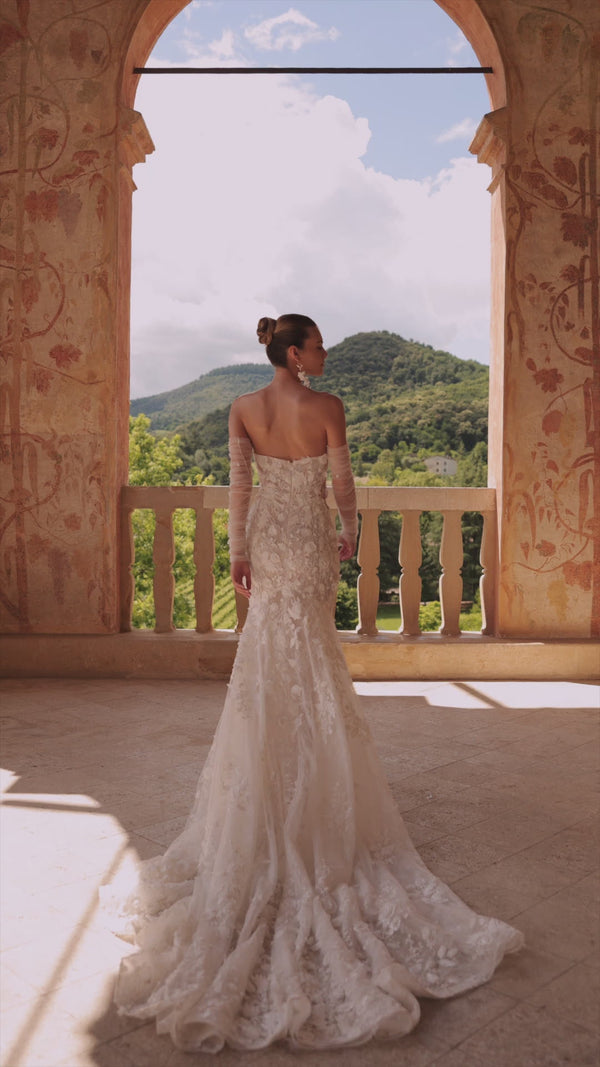 Glamour lace mermaid wedding dress with long sleeves Ellyse from DAMA Couture (Campaign video)